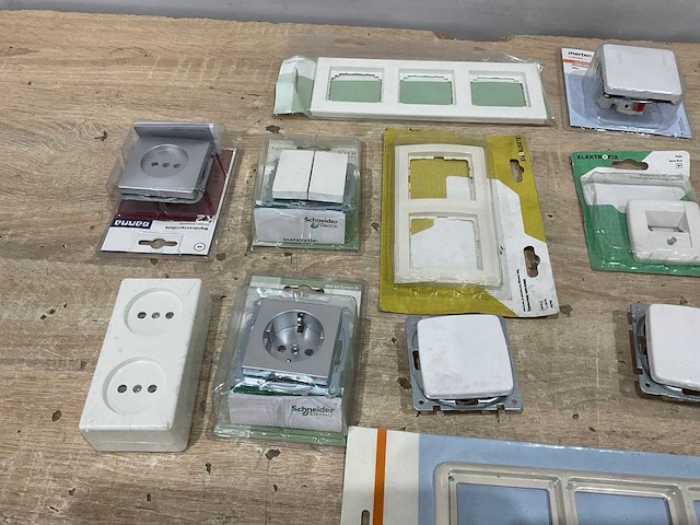 Partij elektriciteit benodigdheden - afbeelding 3 van  8