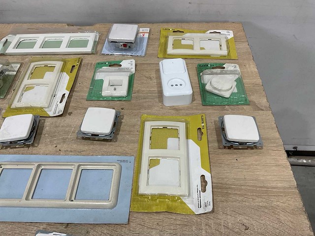 Partij elektriciteit benodigdheden - afbeelding 8 van  8