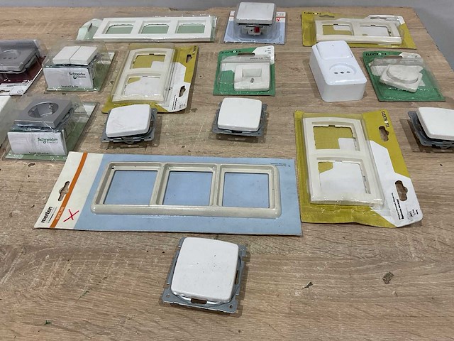 Partij elektriciteit benodigdheden - afbeelding 4 van  8