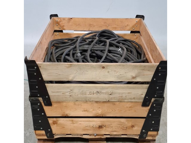 Partij elektriciteitskabels - afbeelding 1 van  7