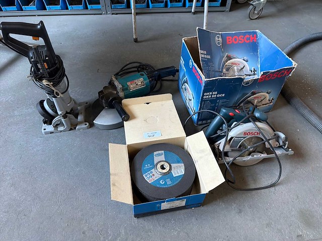 Partij elektrisch gereedschap bosch & makita – cirkelzagen, slijper + schijven - afbeelding 1 van  5
