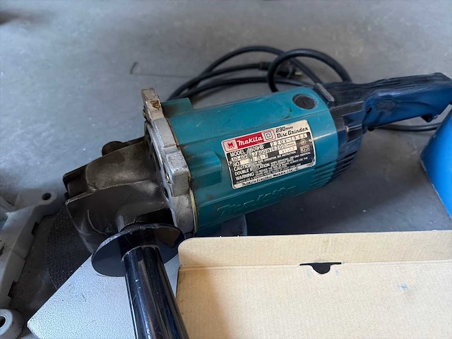 Partij elektrisch gereedschap bosch & makita – cirkelzagen, slijper + schijven - afbeelding 3 van  5
