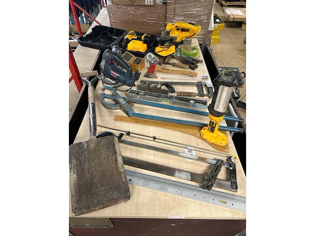 Partij elektrisch gereedschap en handgereedschap w.o. dewalt, bosch - afbeelding 1 van  6