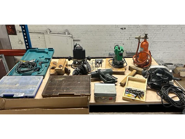 Partij elektrisch gereedschap, handgereedschap en toebehoren w.o. makita, metabo - afbeelding 1 van  6