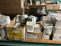 Partij elektrisch installatie materiaal - afbeelding 1 van  1