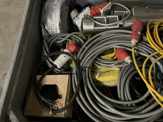 Partij elektrische aansluit- en verdeelmaterialen - afbeelding 4 van  6