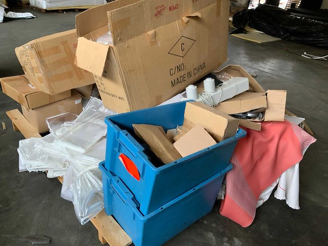 Partij (elektrische bed)- onderdelen en diverse meubelen - afbeelding 7 van  7