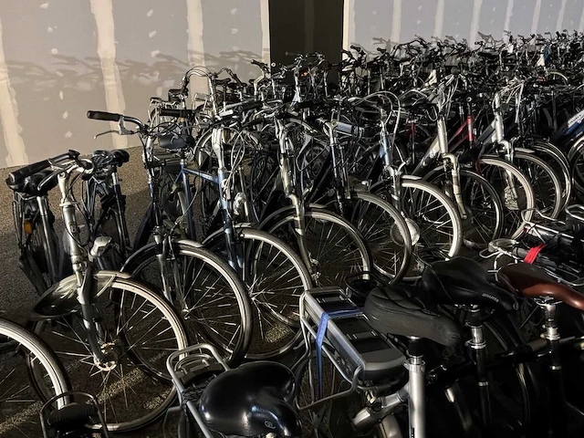 Partij elektrische fietsen - circa: 160 stuks - afbeelding 8 van  24