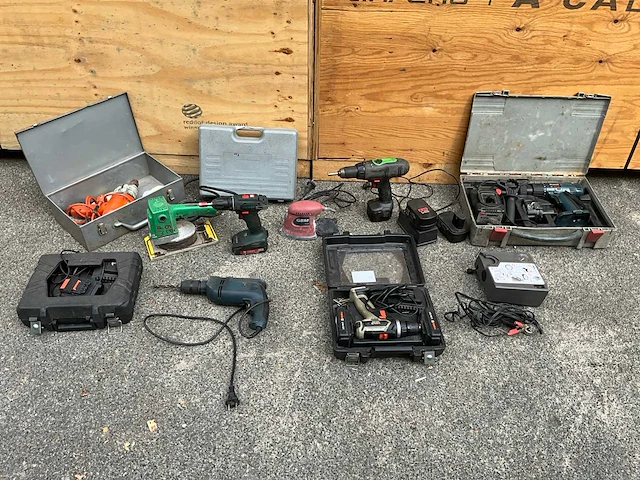 Partij elektrische gereedschappen - afbeelding 1 van  7
