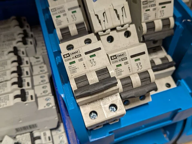 Partij elektrische installatiecomponenten - afbeelding 3 van  19