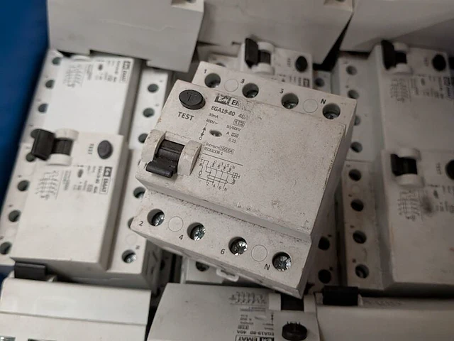 Partij elektrische installatiecomponenten - afbeelding 6 van  19