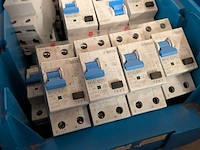 Partij elektrische installatiecomponenten - afbeelding 8 van  19