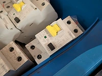 Partij elektrische installatiecomponenten - afbeelding 9 van  19