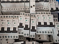 Partij elektrische installatiecomponenten - afbeelding 10 van  19