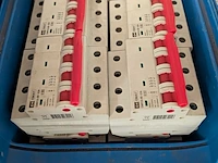Partij elektrische installatiecomponenten - afbeelding 11 van  19