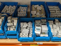 Partij elektrische installatiecomponenten - afbeelding 13 van  19
