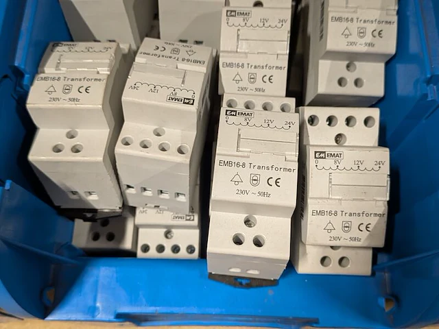Partij elektrische installatiecomponenten - afbeelding 16 van  19