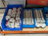 Partij elektrische installatiecomponenten - afbeelding 3 van  10