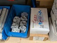 Partij elektrische installatiecomponenten - afbeelding 6 van  10