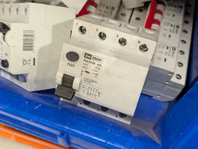 Partij elektrische installatiecomponenten - afbeelding 8 van  10