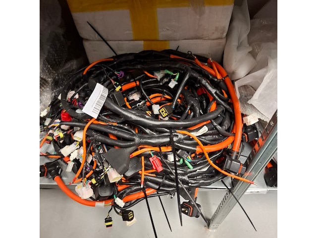 Partij elektrische scooter onderdelen in ca. 3 meter stelling, o.a. e-viball - afbeelding 44 van  52