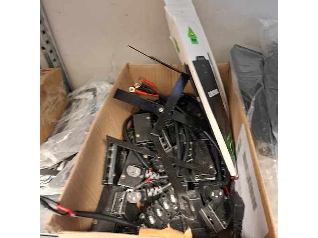 Partij elektrische scooter onderdelen in ca. 3 meter stelling, o.a. e-viball - afbeelding 52 van  52