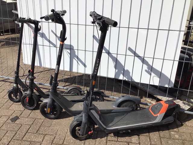 Partij elektrische steps (4x) - afbeelding 1 van  6