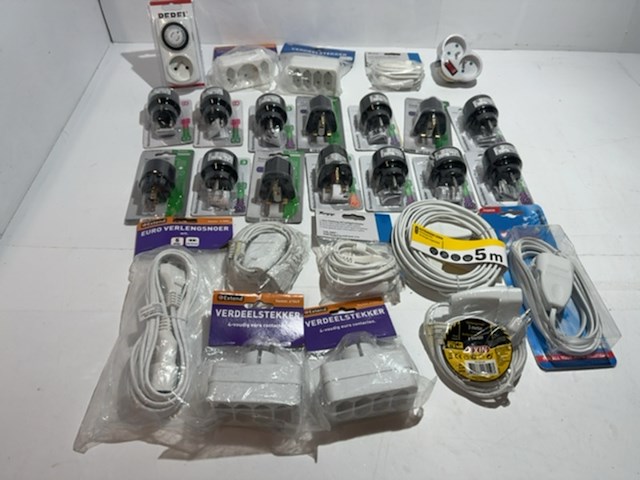 Partij elektrische verlengkabels en adapters, vivanco, scanpart, exin - afbeelding 1 van  5