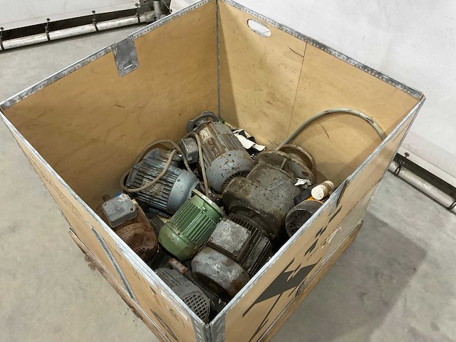 Partij elektro motoren - afbeelding 1 van  7