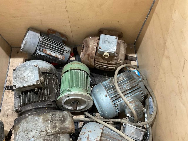 Partij elektro motoren - afbeelding 7 van  7