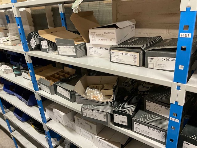 Partij elektromaterialen - afbeelding 6 van  75