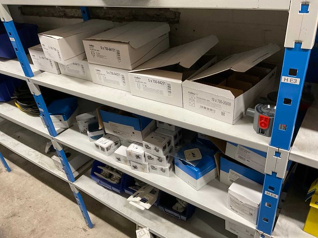 Partij elektromaterialen - afbeelding 7 van  75