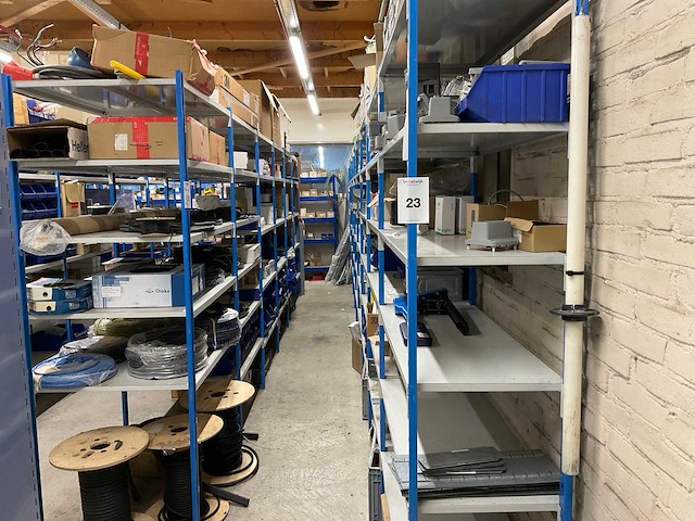 Partij elektromaterialen - afbeelding 1 van  75