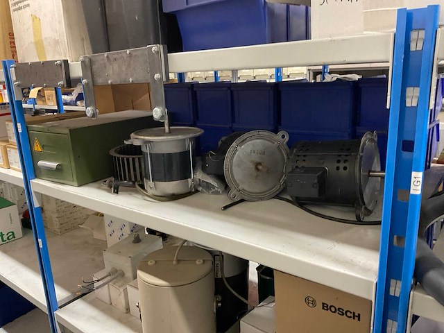 Partij elektromaterialen - afbeelding 18 van  75