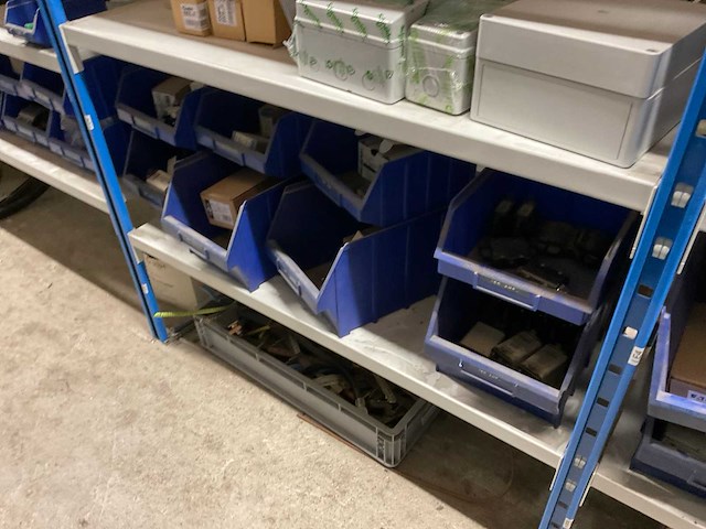 Partij elektromaterialen - afbeelding 24 van  75