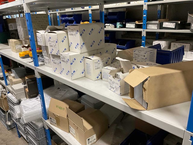 Partij elektromaterialen - afbeelding 29 van  75