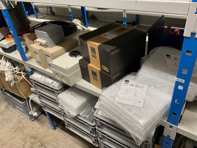 Partij elektromaterialen - afbeelding 33 van  75