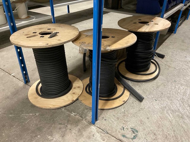 Partij elektromaterialen - afbeelding 23 van  75