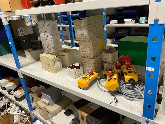 Partij elektromaterialen - afbeelding 35 van  75