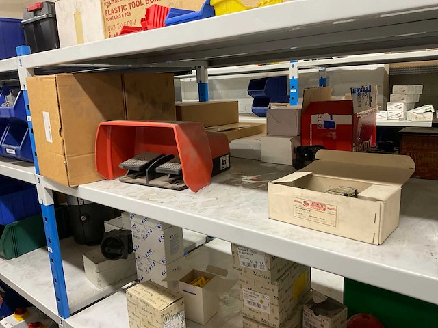 Partij elektromaterialen - afbeelding 36 van  75