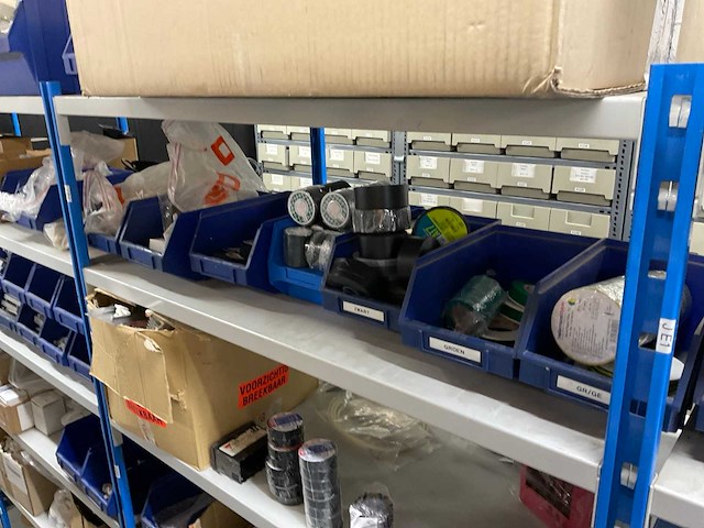 Partij elektromaterialen - afbeelding 48 van  75