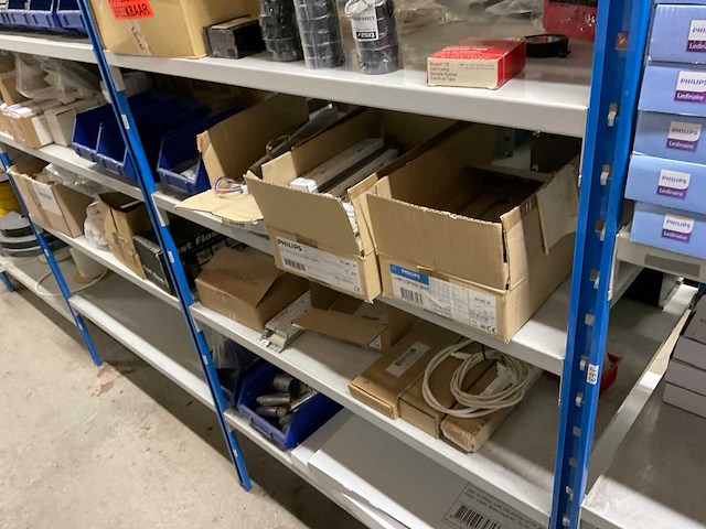 Partij elektromaterialen - afbeelding 50 van  75