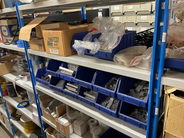 Partij elektromaterialen - afbeelding 52 van  75