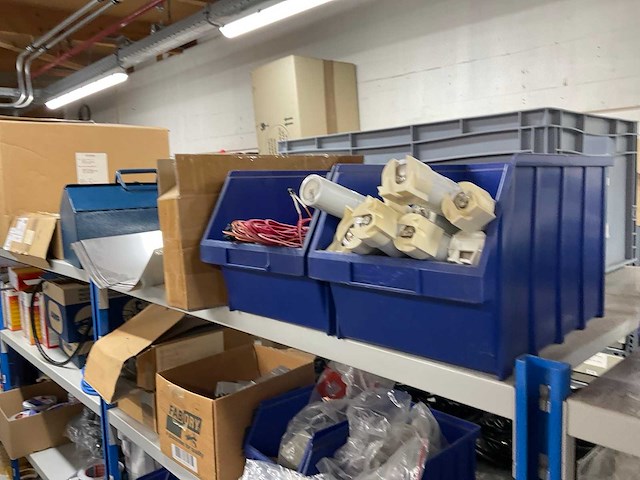 Partij elektromaterialen - afbeelding 53 van  75