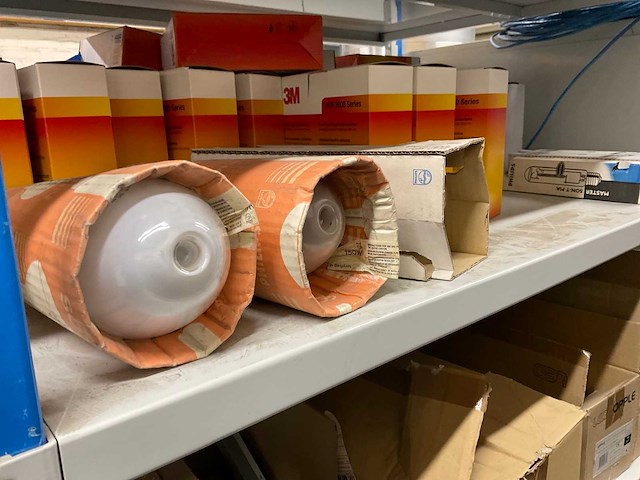 Partij elektromaterialen - afbeelding 62 van  75