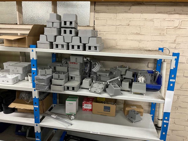 Partij elektromaterialen - afbeelding 67 van  75