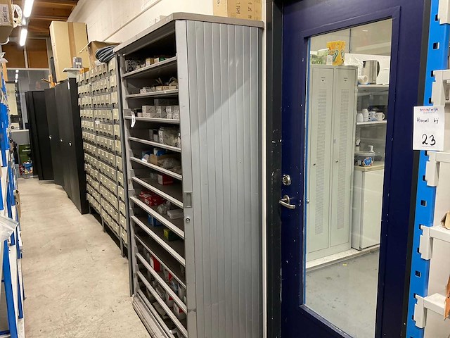 Partij elektromaterialen - afbeelding 1 van  7