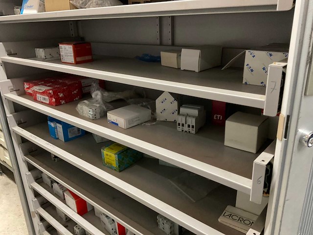 Partij elektromaterialen - afbeelding 5 van  7