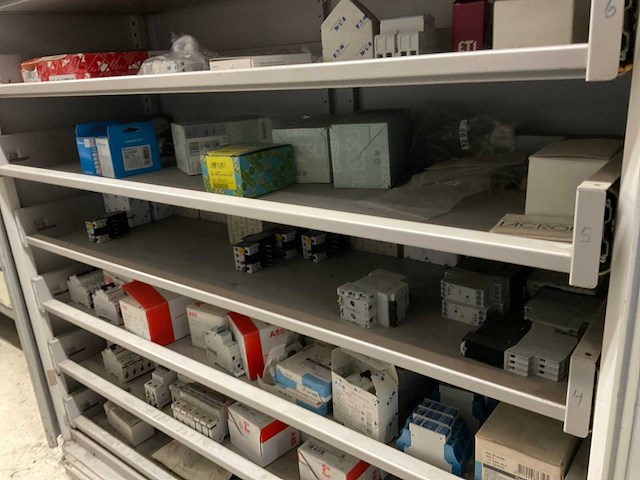 Partij elektromaterialen - afbeelding 6 van  7