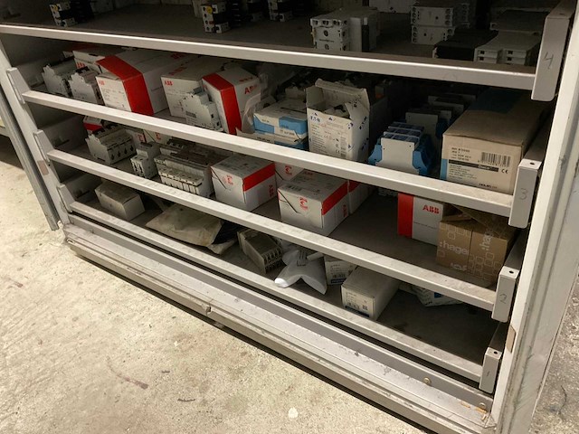 Partij elektromaterialen - afbeelding 7 van  7